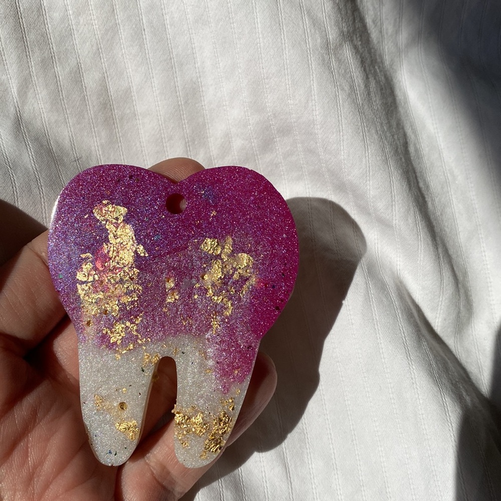 Handmade Resin Tooth Magnet - Picture 5 of 5